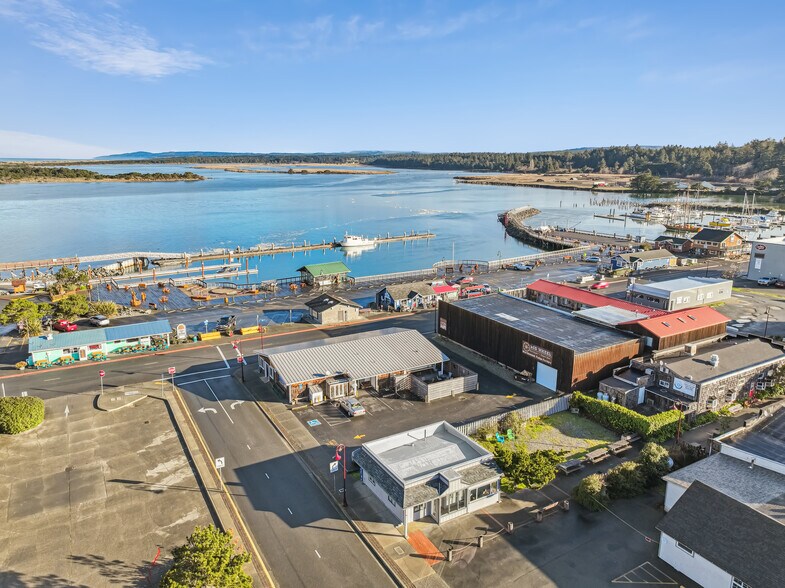 165 Alabama Ave SE, Bandon, OR à vendre - Photo du bâtiment - Image 3 de 24