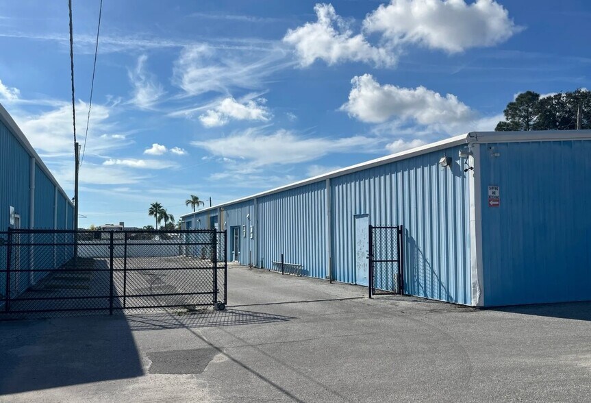 6080 126th Ave N, Largo, FL à vendre - Photo du bâtiment - Image 3 de 27