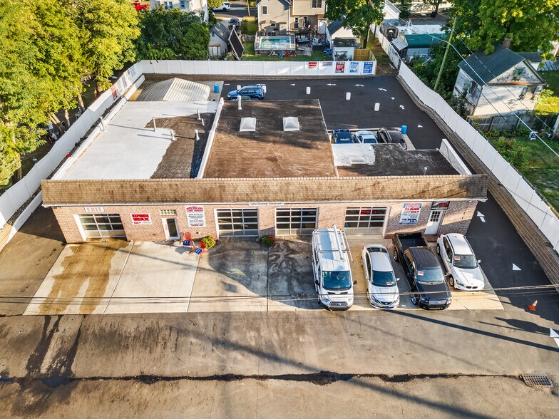 17 Lincoln Ave, Jamesburg, NJ à vendre - Photo du bâtiment - Image 3 de 26