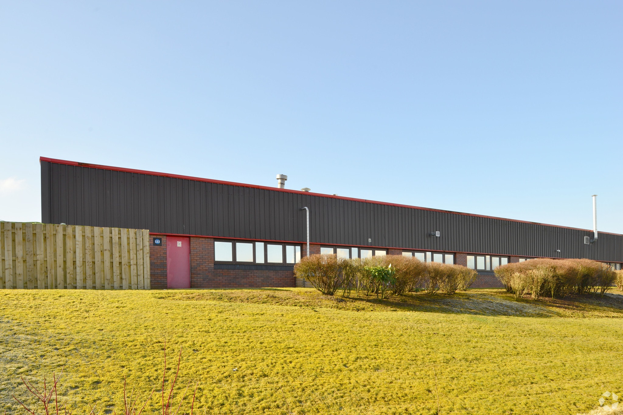121-127 Deerdykes Vw, Cumbernauld for lease Primary Photo- Image 1 of 3