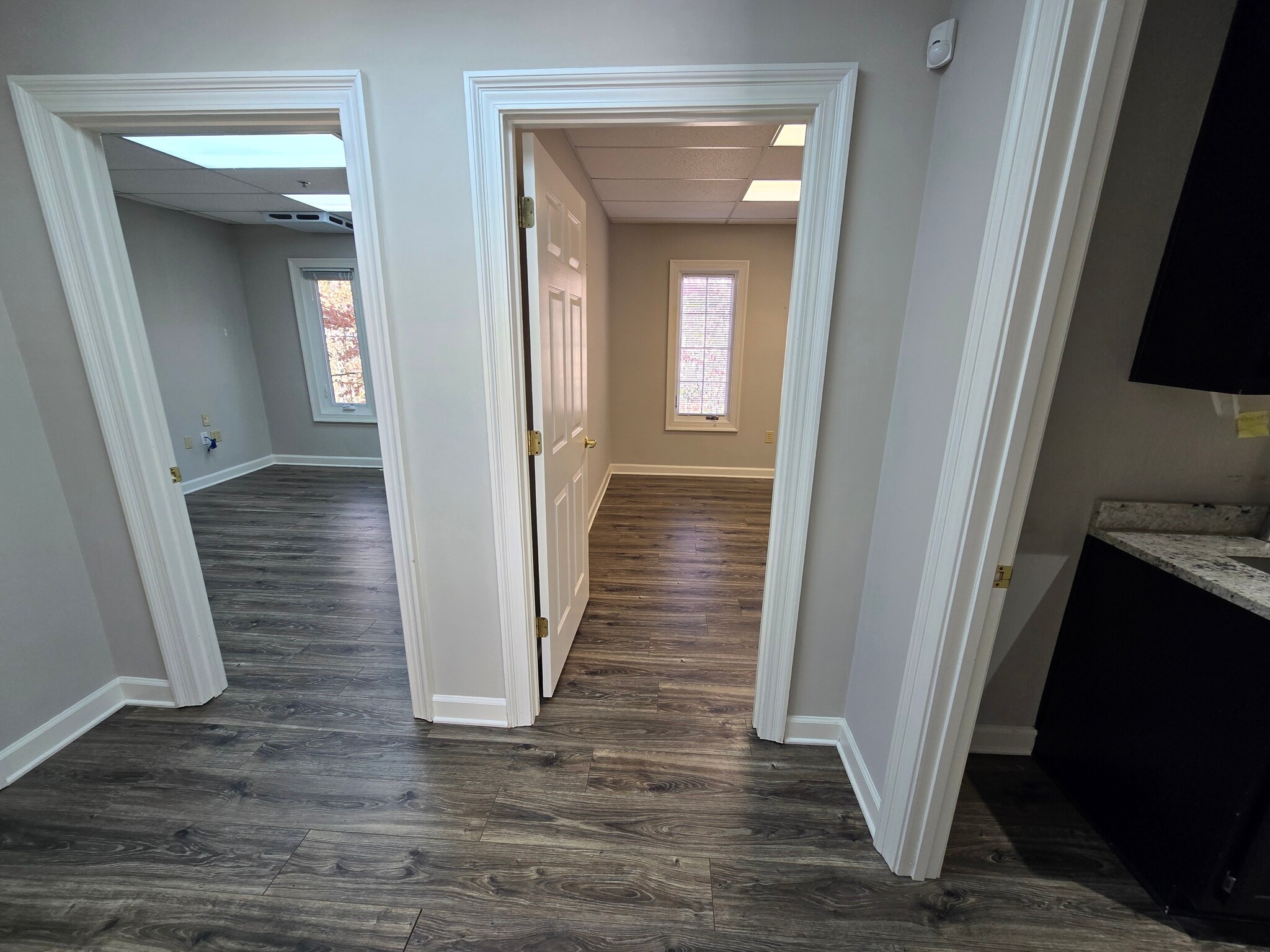 700 Old Roswell Lakes Pky, Roswell, GA for lease Interior Photo- Image 1 of 12