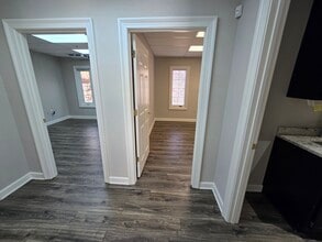 700 Old Roswell Lakes Pky, Roswell, GA for lease Interior Photo- Image 1 of 12