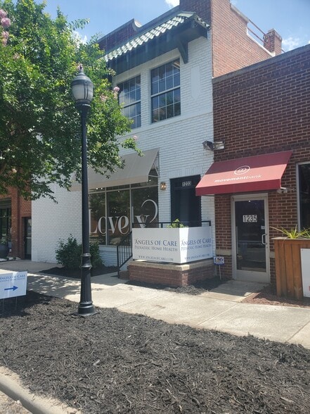 1233 W Morehead St, Charlotte, NC for lease - Building Photo - Image 1 of 7