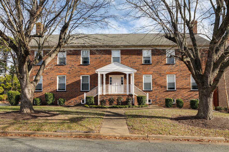 7300 Hanover Green Dr, Mechanicsville, VA à vendre - Photo du bâtiment - Image 1 de 22