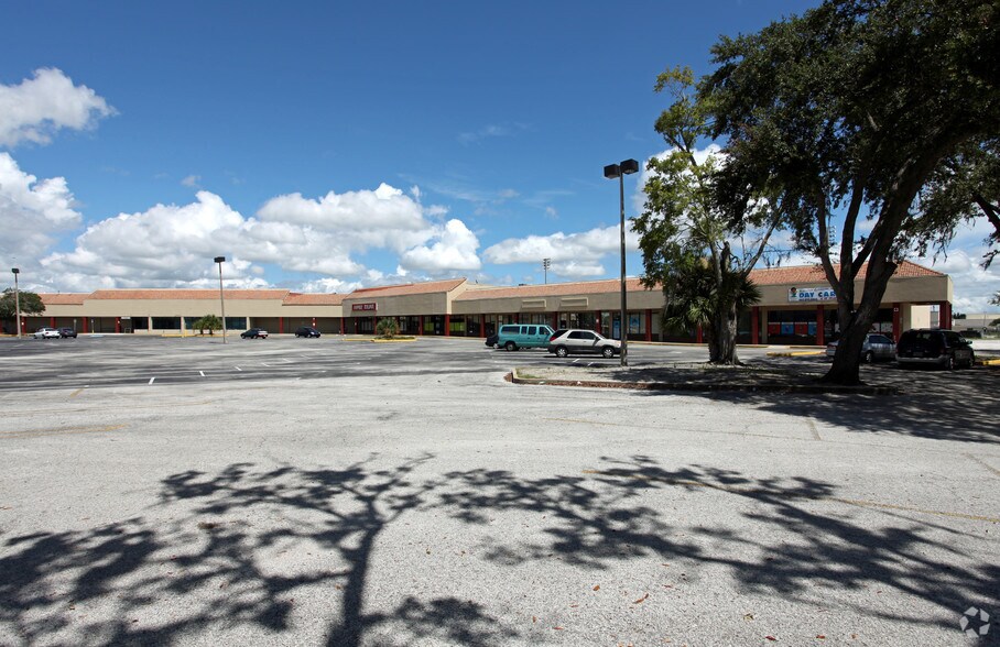623-665 W Lancaster Rd, Orlando, FL à louer - Photo du bâtiment - Image 1 de 5