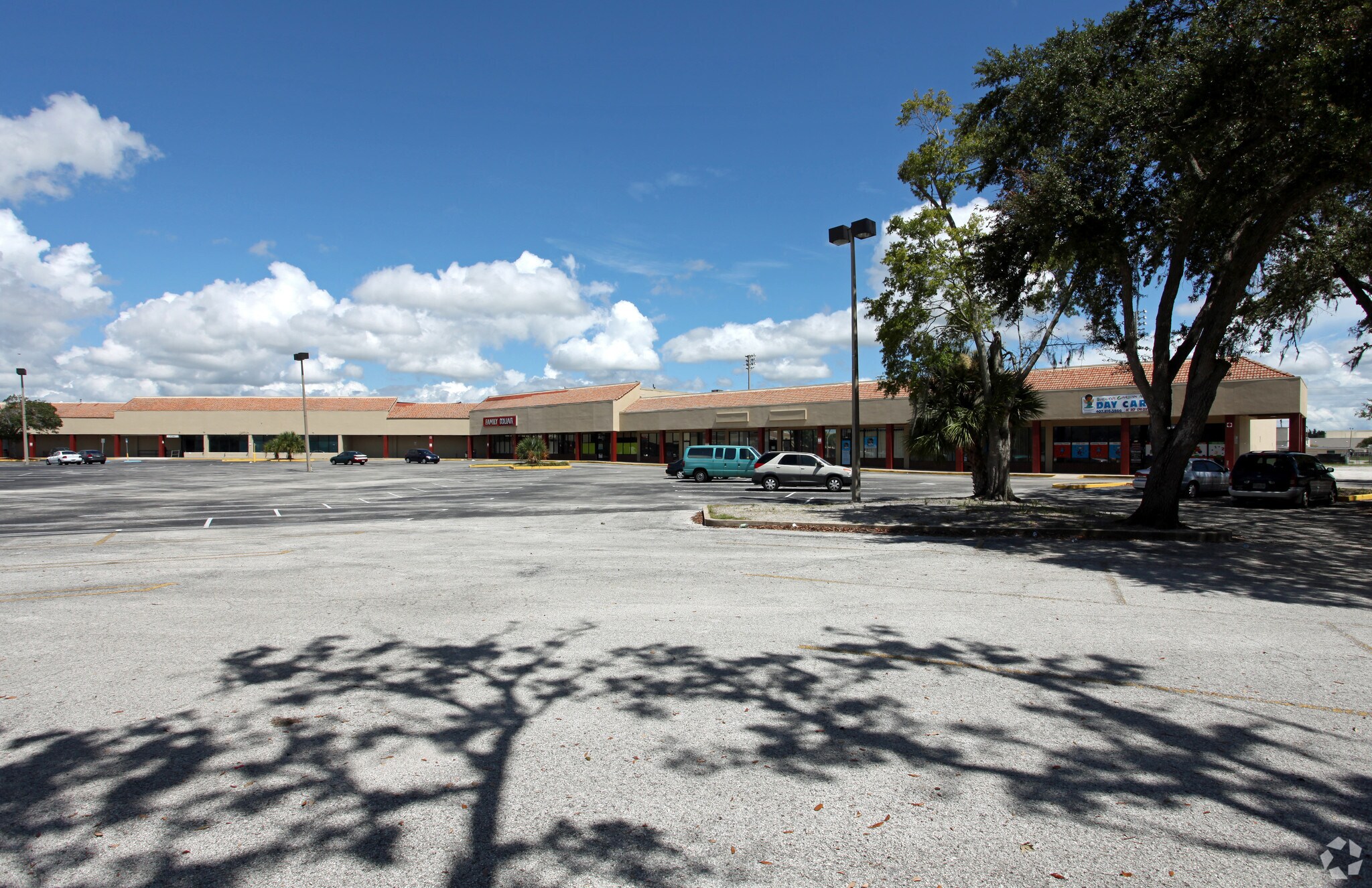 623-665 W Lancaster Rd, Orlando, FL for lease Building Photo- Image 1 of 6