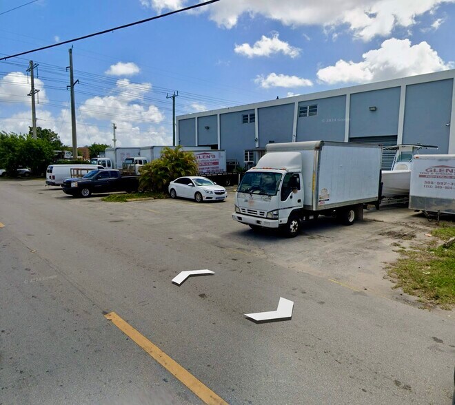 8000 NW 56th St, Miami, FL à louer - Photo du bâtiment - Image 3 de 15