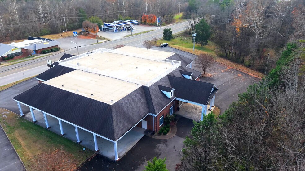 300 Tennessee Ave, Etowah, TN à vendre - Vidéo sur l’inscription commerciale - Image 2 de 32