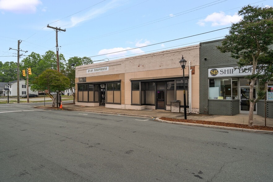 702-704 E Davis St, Burlington, NC for sale - Building Photo - Image 2 of 17