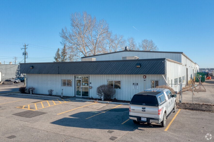 2719 3 Av NE, Calgary, AB for lease - Primary Photo - Image 1 of 8