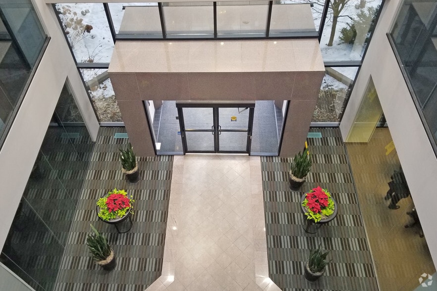 1295 Northland Dr, Mendota Heights, MN for lease - Building Photo - Image 3 of 23