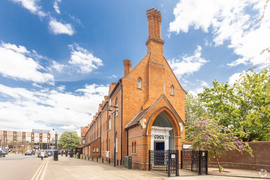 City Rd, Peterborough for lease - Building Photo - Image 1 of 4