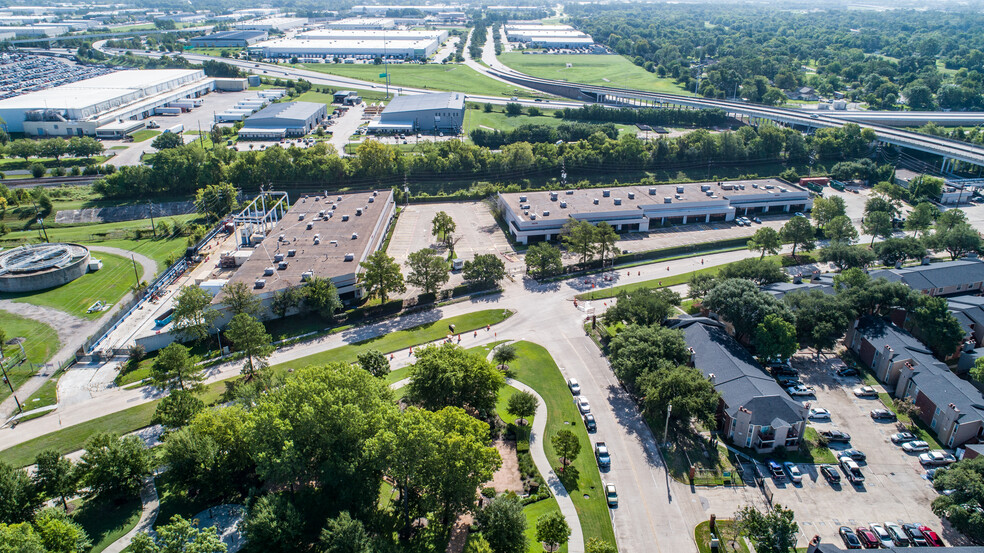 16134 W Hardy Rd, Houston, TX for sale - Building Photo - Image 1 of 1