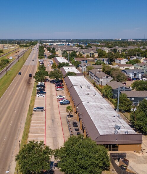 4245-4337 Welborn Rd, Bryan, TX à louer - Photo du bâtiment - Image 2 de 4