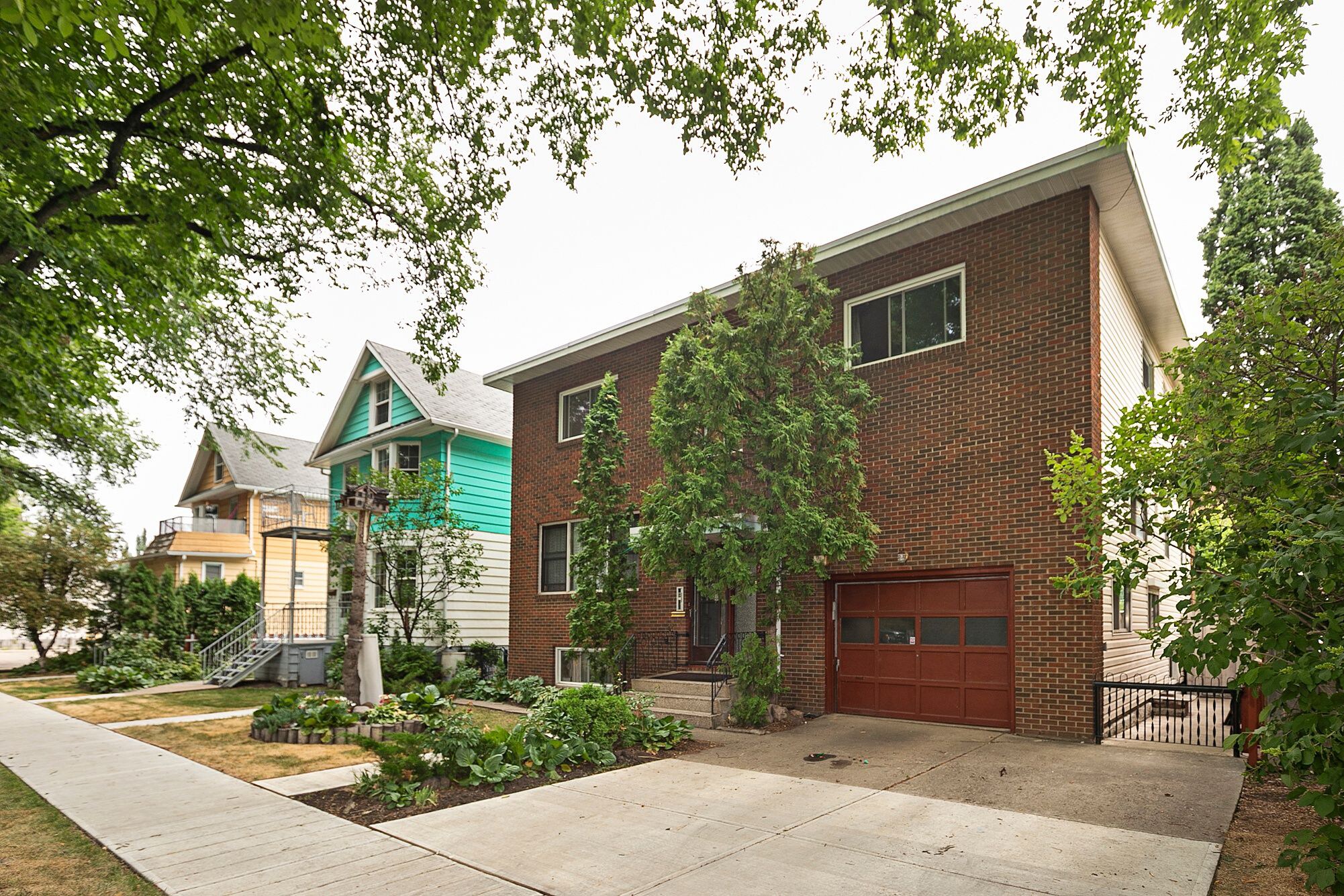 9921 84 Av NW, Edmonton, AB à vendre Photo principale- Image 1 de 1