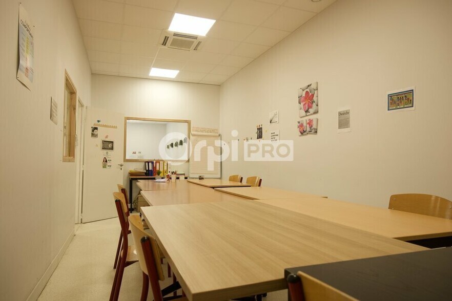 62 Route De Paris, Tassin-la-Demi-Lune for lease - Interior Photo - Image 2 of 9