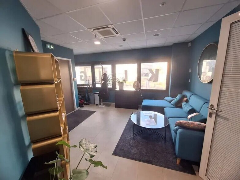 Office in Bordeaux for lease - Interior Photo - Image 3 of 9