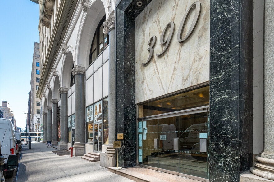 390 5th Ave, New York, NY à louer - Photo du bâtiment - Image 3 de 3