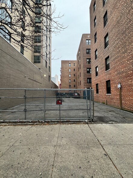 15310 89th Ave, Jamaica, NY à vendre - Photo du bâtiment - Image 1 de 6