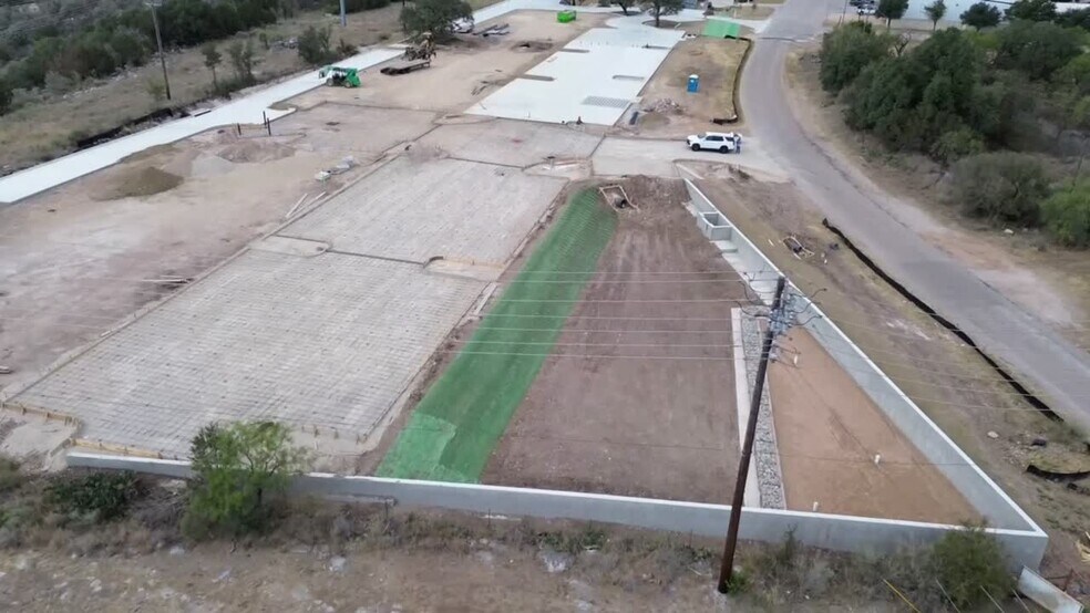 200 Max Starke Dam Rd, Marble Falls, TX à louer - Vidéo sur l’inscription commerciale - Image 2 de 7