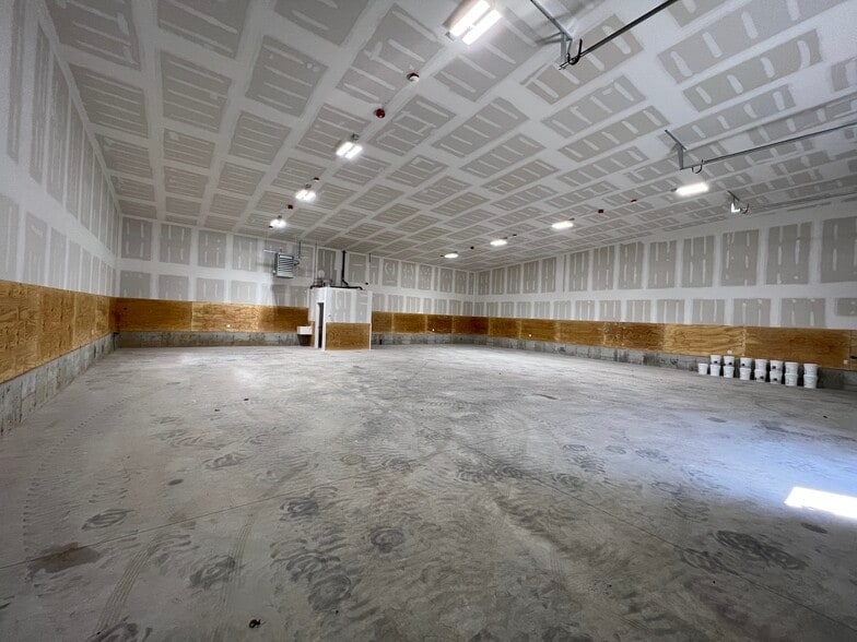 64 B St, Hanover, MA for lease - Interior Photo - Image 3 of 18