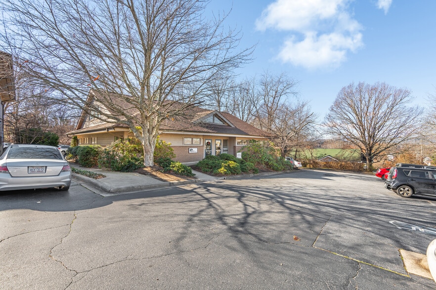 60 Livingston St, Asheville, NC for lease - Building Photo - Image 2 of 6