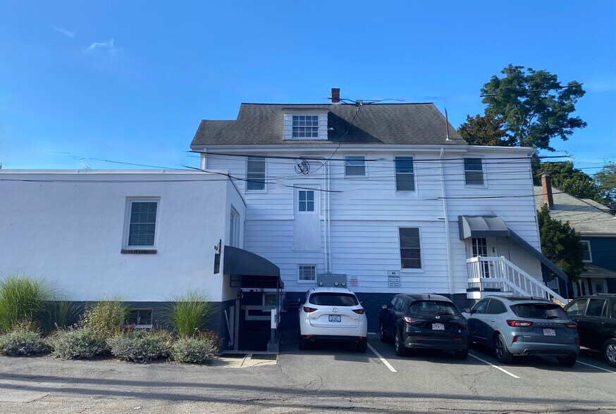 1359 Centre St, Newton, MA à louer - Photo du bâtiment - Image 3 de 15