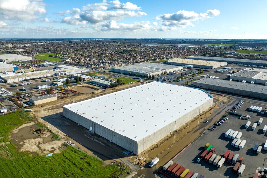 2401 Nickerson Dr, Modesto, CA à louer - Aérien - Image 3 de 5