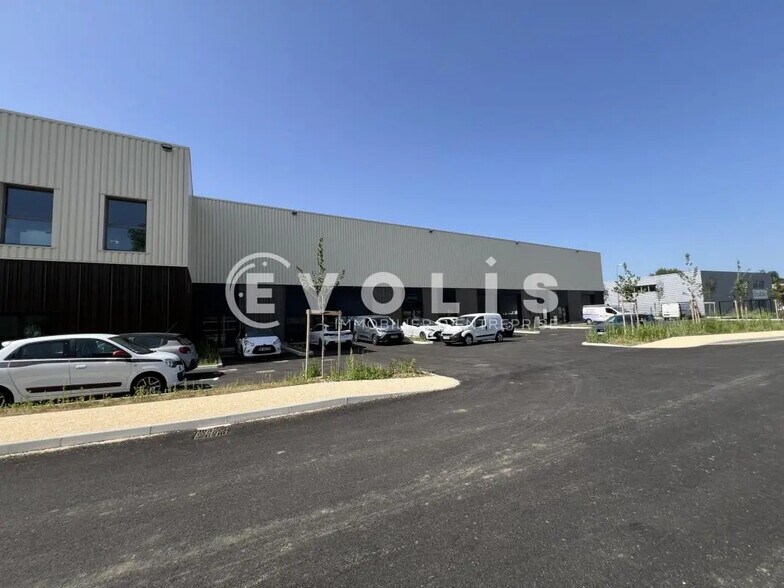 170 Rue Des Terres Bourdin, Rillieux-la-Pape à vendre - Photo du bâtiment - Image 2 de 9