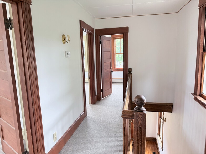 194-196 New London Tpke, Glastonbury, CT for sale - Building Photo - Image 3 of 22