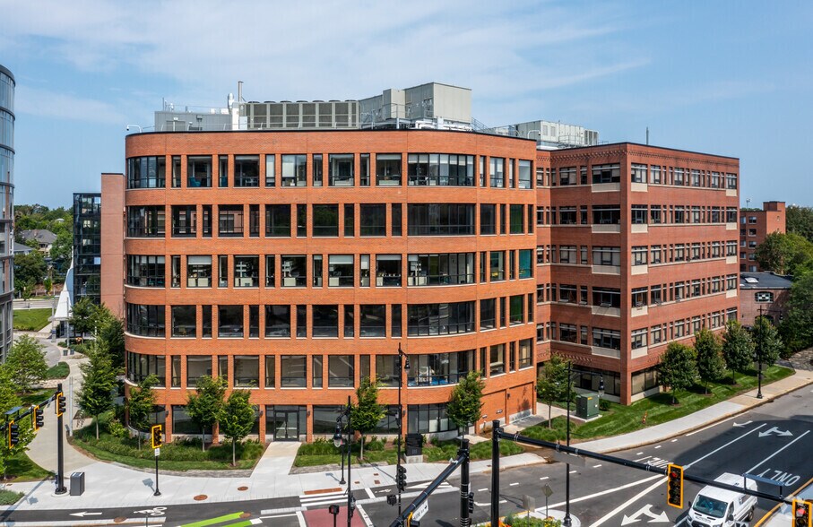 1 Brookline Pl, Brookline, MA à louer - Photo du bâtiment - Image 1 de 11