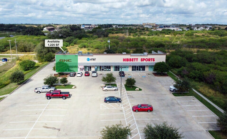 165 Business Park Dr, Kenedy, TX à louer - Photo du bâtiment - Image 2 de 4