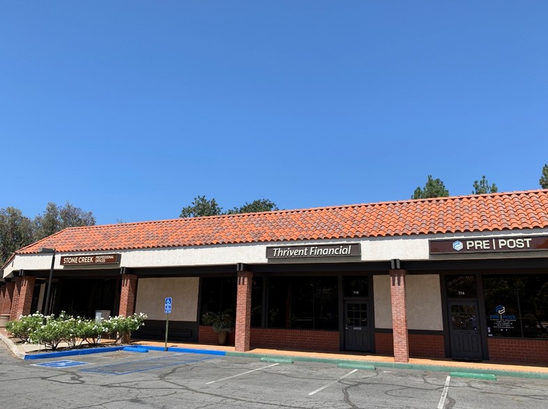 195 E Hillcrest Dr, Thousand Oaks, CA for lease - Primary Photo - Image 1 of 7