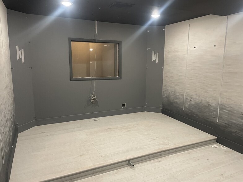 2020 NE 163rd St, North Miami Beach, FL à louer - Photo intérieure - Image 2 de 5