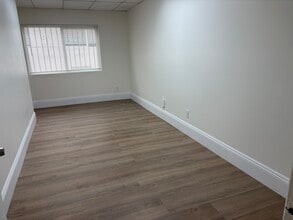 8345 Reseda Blvd, Northridge, CA à louer Photo intérieure- Image 1 de 3