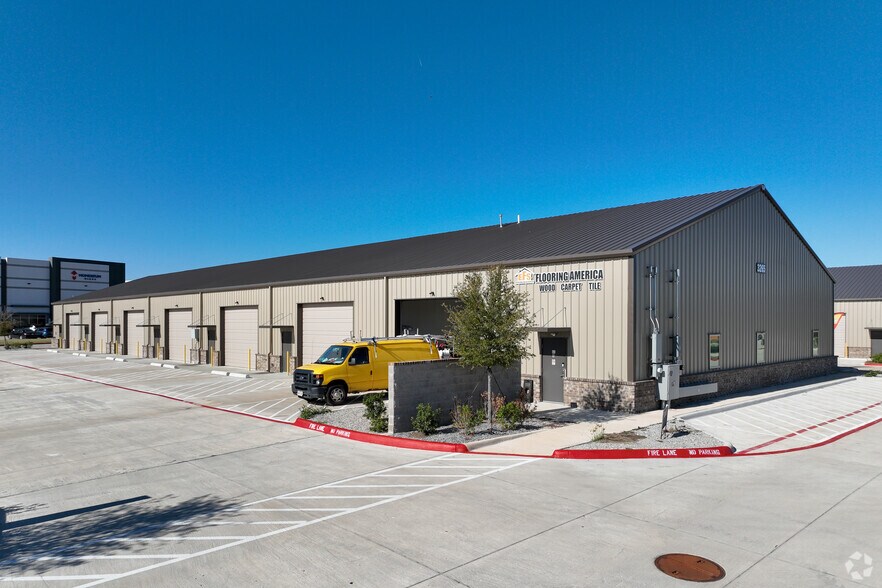 3265 N McDonald St, McKinney, TX à louer - Photo du bâtiment - Image 3 de 8