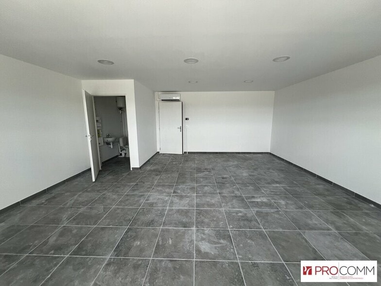 Office in Mazan for lease - Interior Photo - Image 2 of 5