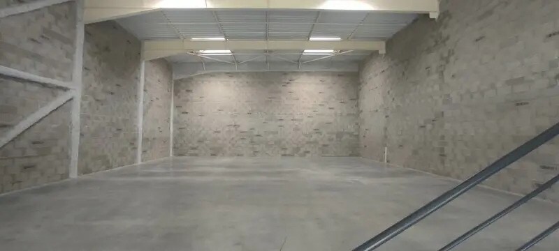 Flex in Tignieu-Jameyzieu for lease Interior Photo- Image 1 of 13