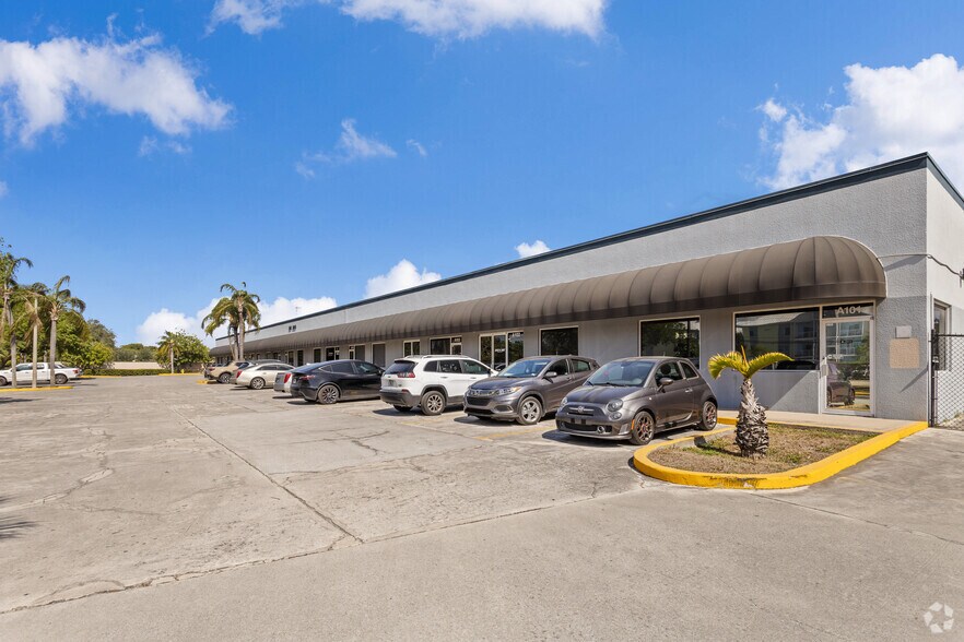 2211 2nd Ave N, Lake Worth, FL à louer - Photo du bâtiment - Image 3 de 10