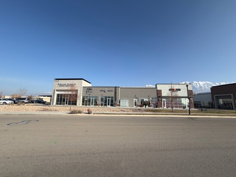 1043 S Valley Grove Way, Pleasant Grove, UT à louer - Photo du bâtiment - Image 3 de 12