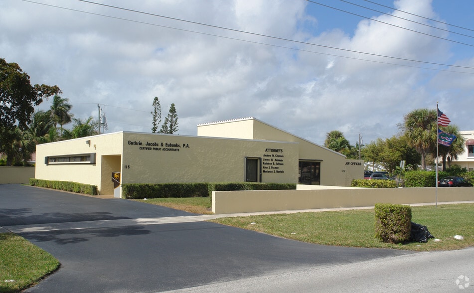 115-125 N Crawford Blvd, Boca Raton, FL for lease - Building Photo - Image 2 of 3