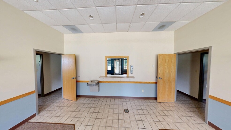 824 N Huntington Ave, Warren, IN for sale - Building Photo - Image 3 of 7
