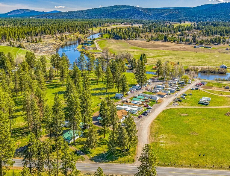 32323 Modoc Point Rd, Chiloquin, OR à vendre - Photo du bâtiment - Image 2 de 11