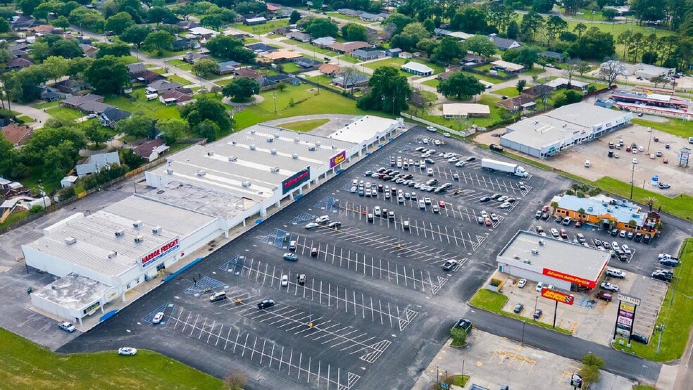 800-840 E Admiral Doyle Dr, New Iberia, LA for sale - Building Photo - Image 2 of 18