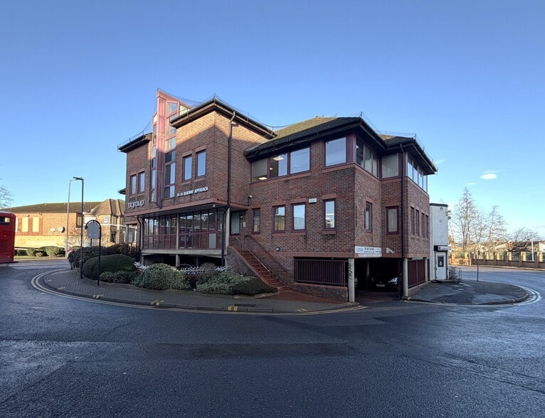 34-36 Railway Approach, Harrow for sale - Primary Photo - Image 1 of 13