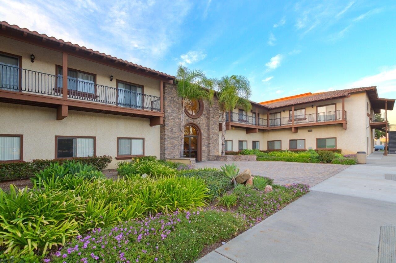 334 Via Vera Cruz, San Marcos, CA à louer Photo du bâtiment- Image 1 de 10