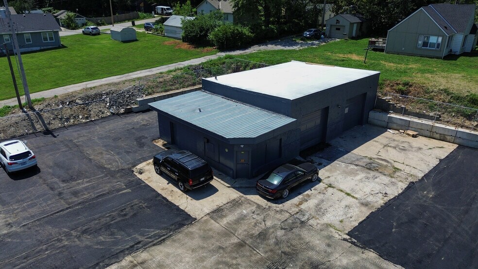 10725 E Truman Rd, Independence, MO à vendre - Photo du bâtiment - Image 1 de 5