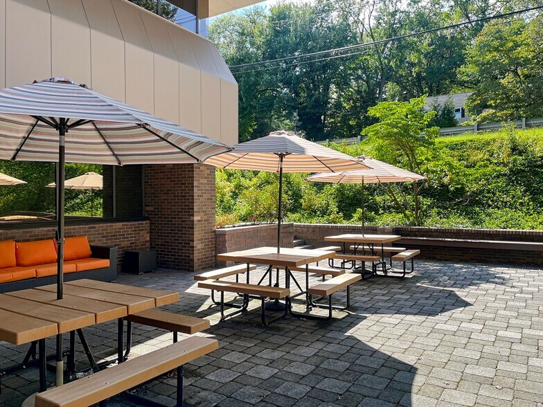 800 Kinderkamack Rd, Oradell, NJ à louer - Photo du bâtiment - Image 2 de 12