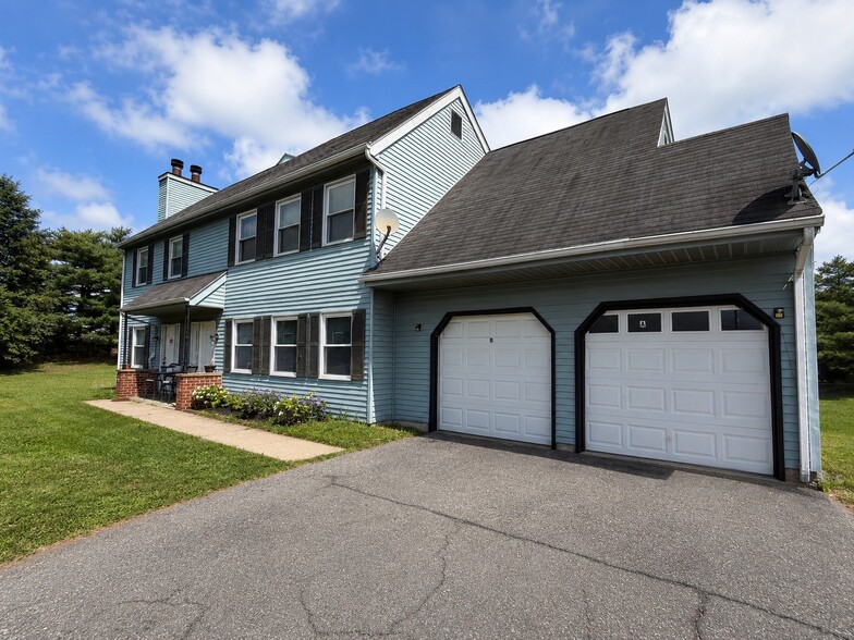 164 Willow Turn, Mount Laurel, NJ for sale - Building Photo - Image 3 of 8