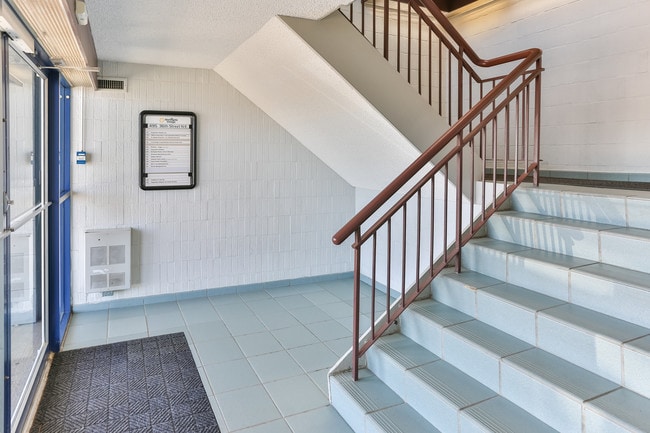 Plus de détails pour 495 36 St NE, Calgary, AB - Bureau, Bureau/Médical à louer